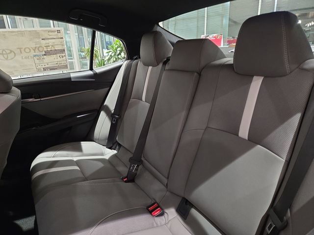 Used 2025 Toyota Camry SE image 16