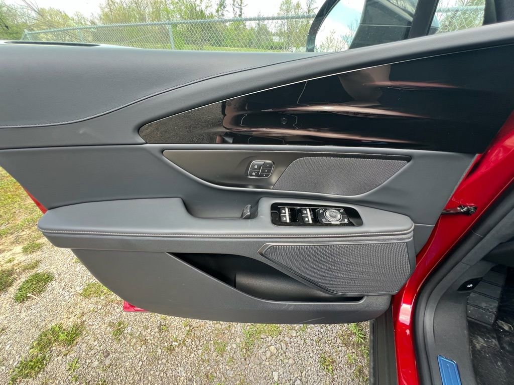 New 2026 Lincoln Nautilus Premier AWD/4WD image 17