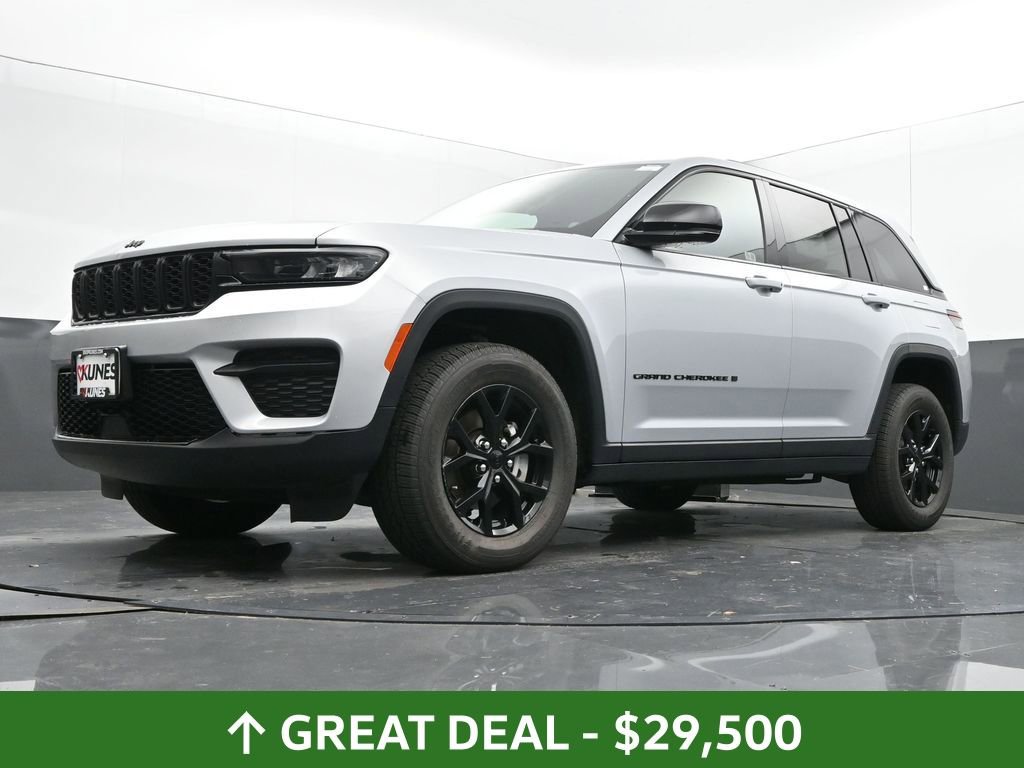 Used 2024 Jeep Grand Cherokee Altitude image 49