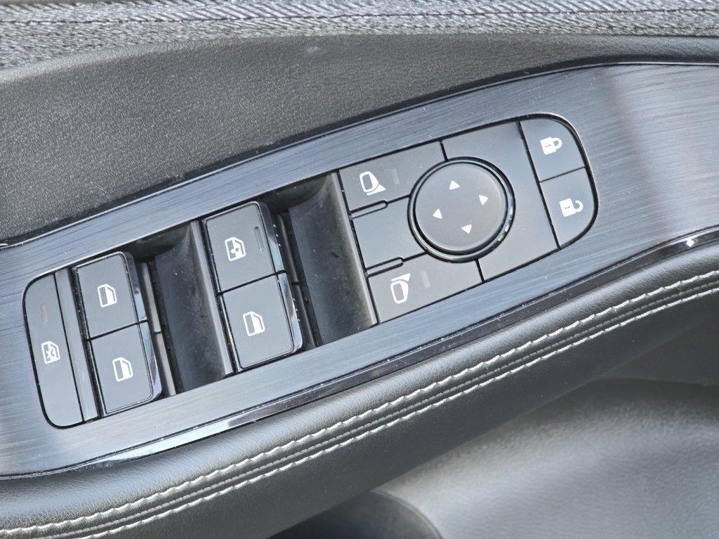 Used 2023 Nissan Rogue SV image 19