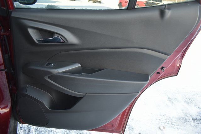 Used 2025 Chevrolet Trax LT w/ LT Convenience Package image 39