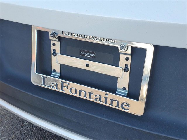 Certified 2025 Volvo XC40 B5 Core w/ Protection Package Premier image 38