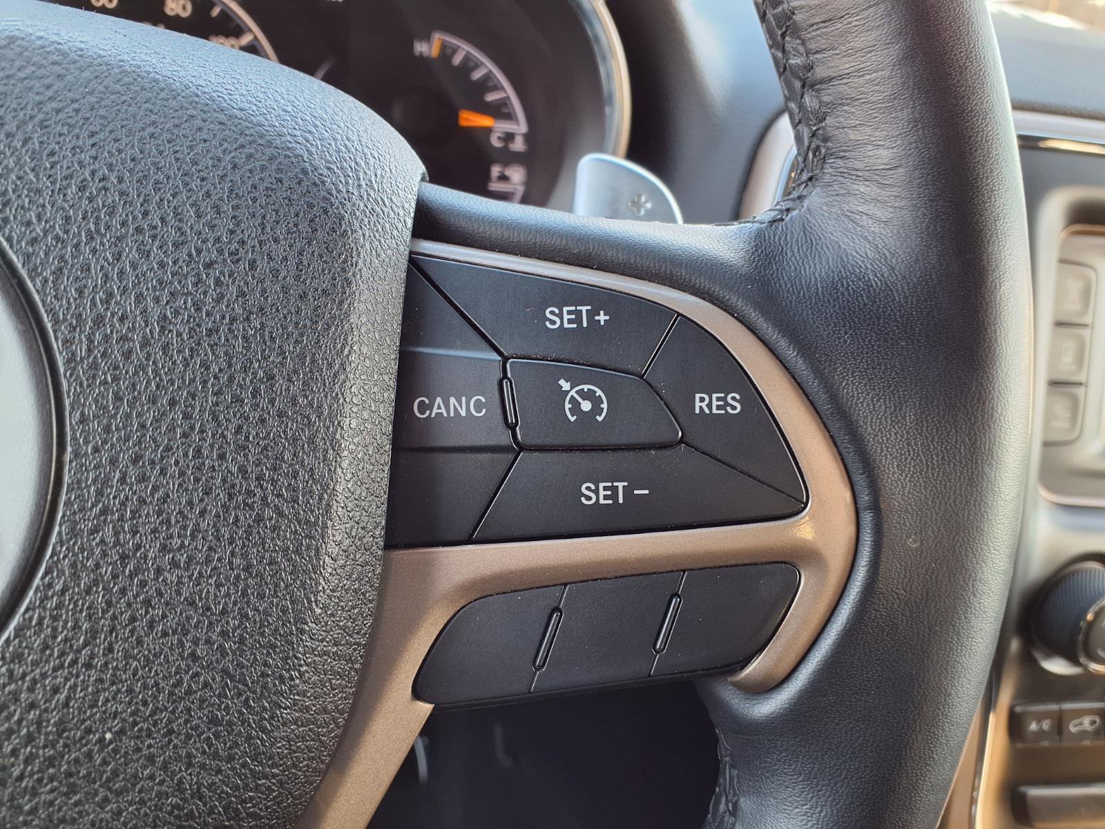 Used 2015 Jeep Grand Cherokee Laredo w/ Quick Order Package 23E image 11