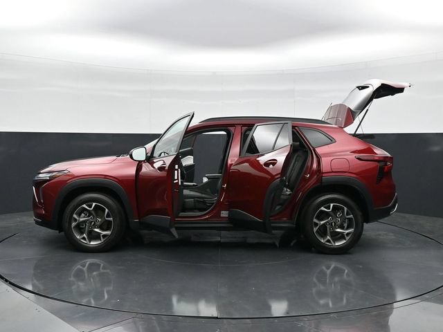 Used 2025 Chevrolet Trax LT FWD image 47