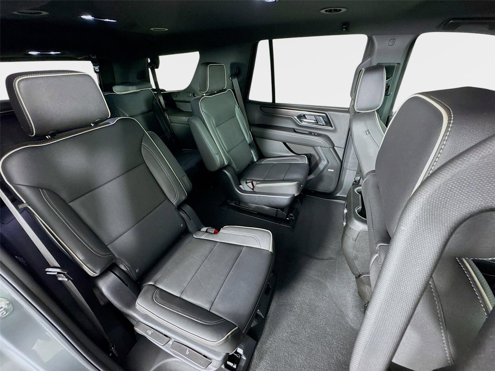 Used 2025 GMC Yukon Elevation AWD/4WD image 29