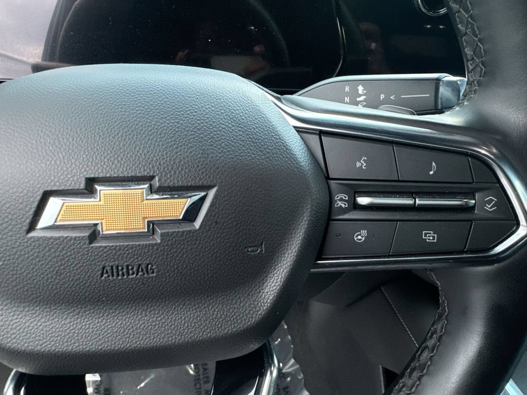Used 2025 Chevrolet Suburban Premier RWD image 18