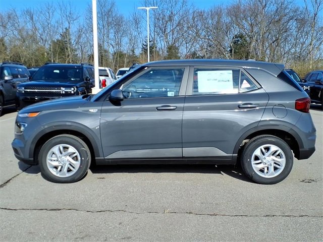 New 2026 Hyundai Venue SE image 2