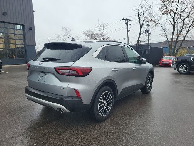 Used 2024 Ford Escape SE image 3