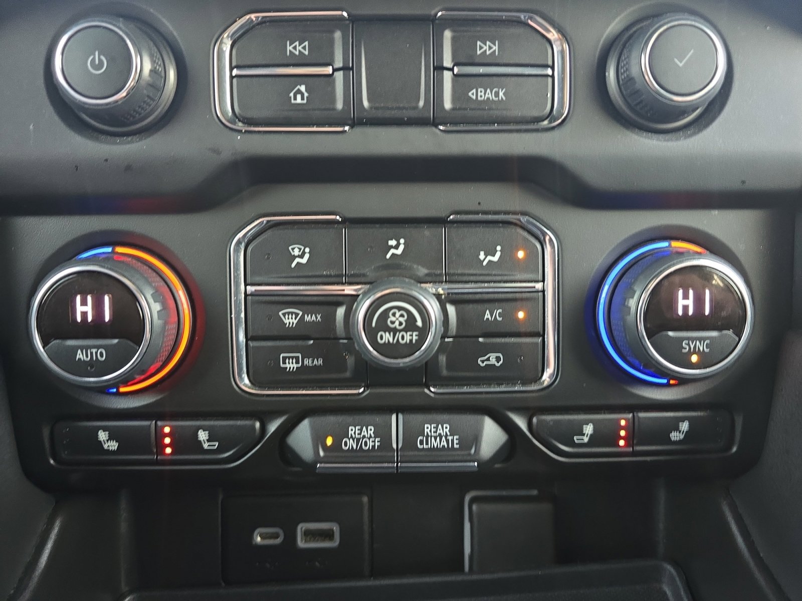 Used 2021 Chevrolet Tahoe Z71 image 17