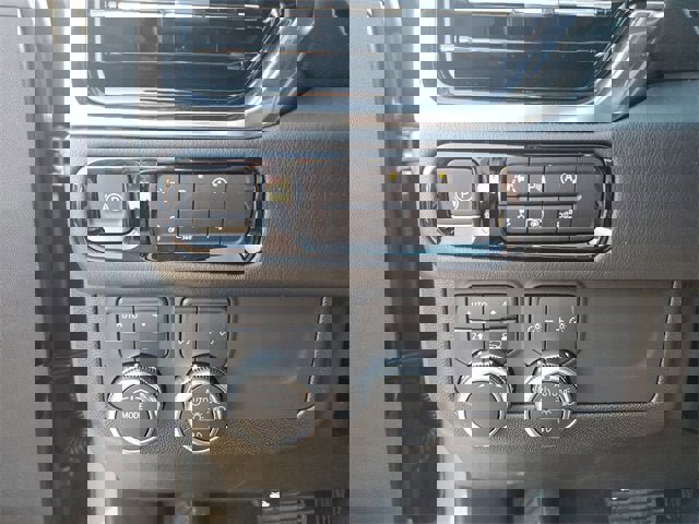 New 2025 GMC Yukon XL Denali image 29