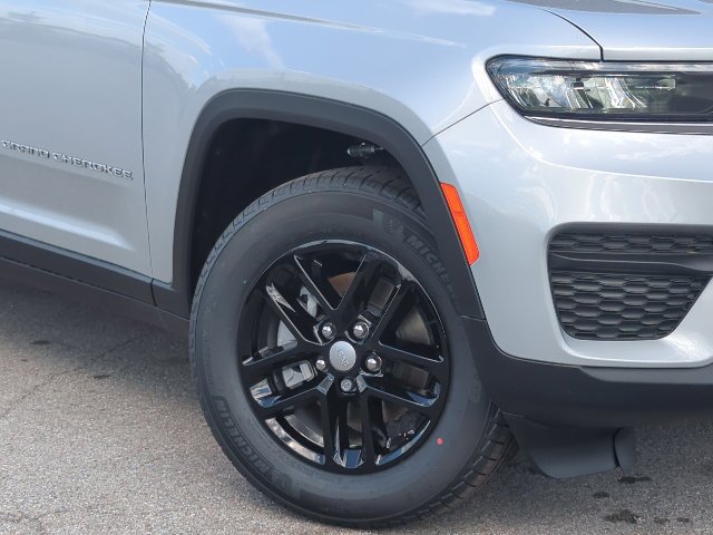 New 2026 Jeep Grand Cherokee Laredo X AWD/4WD image 2