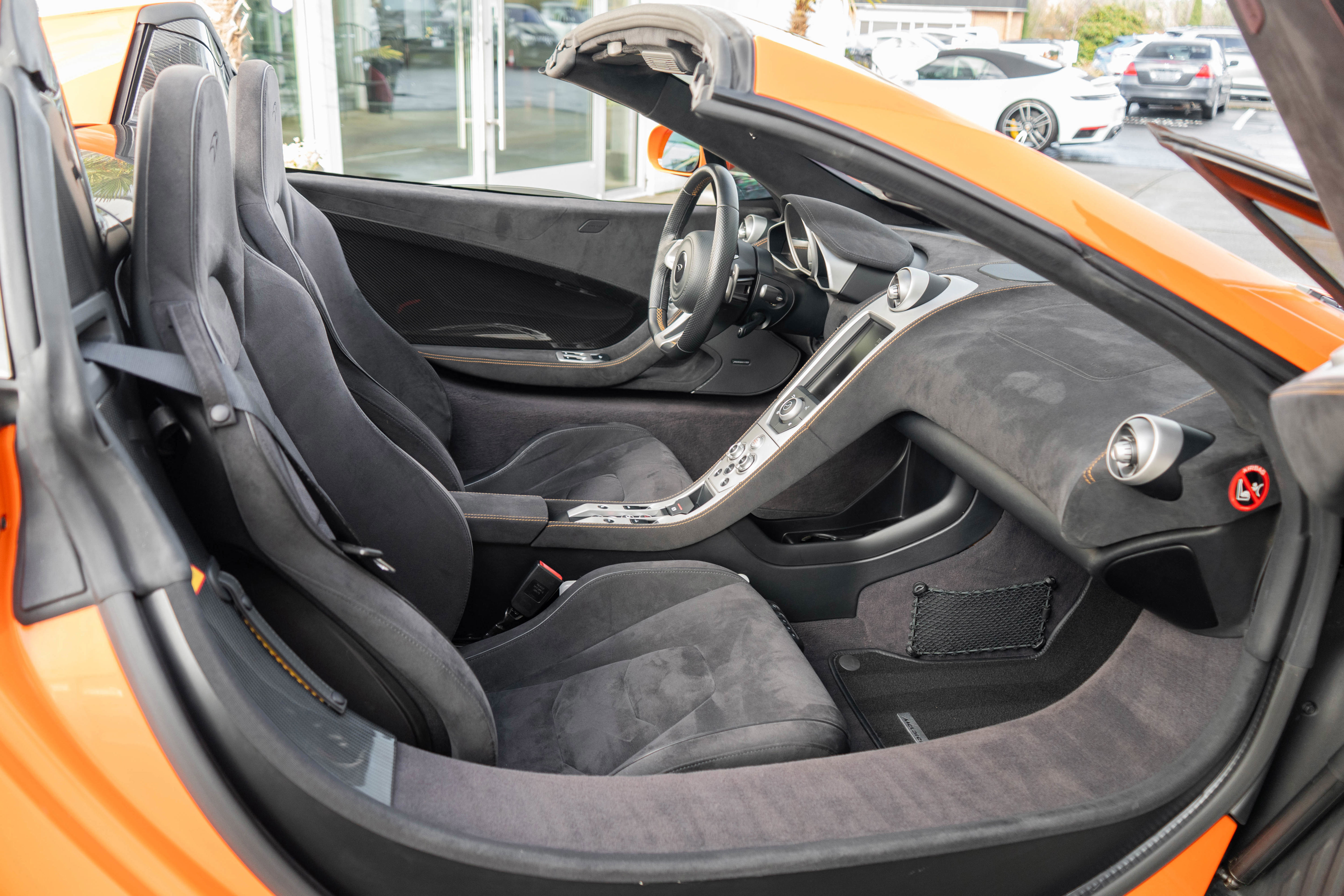 Used 2015 McLaren 650S Spider image 33