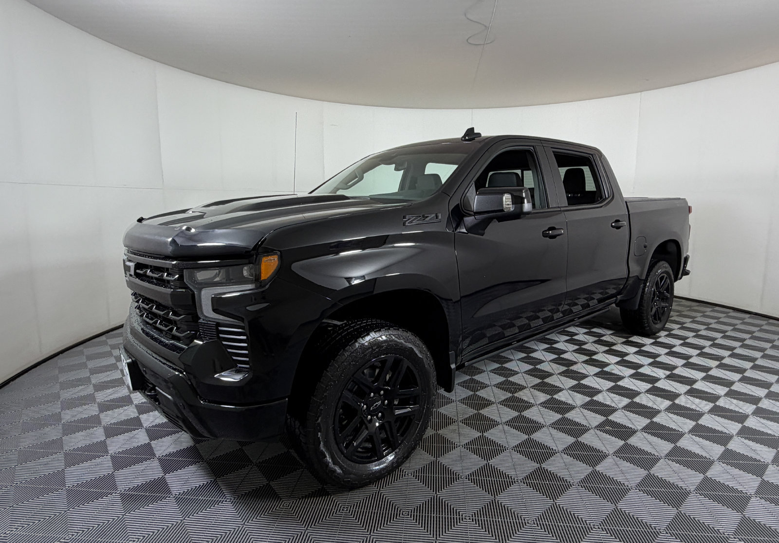 Used 2025 Chevrolet Silverado 1500 LT Trail Boss w/ LT Trail Boss Premium Package AWD/4WD image 2