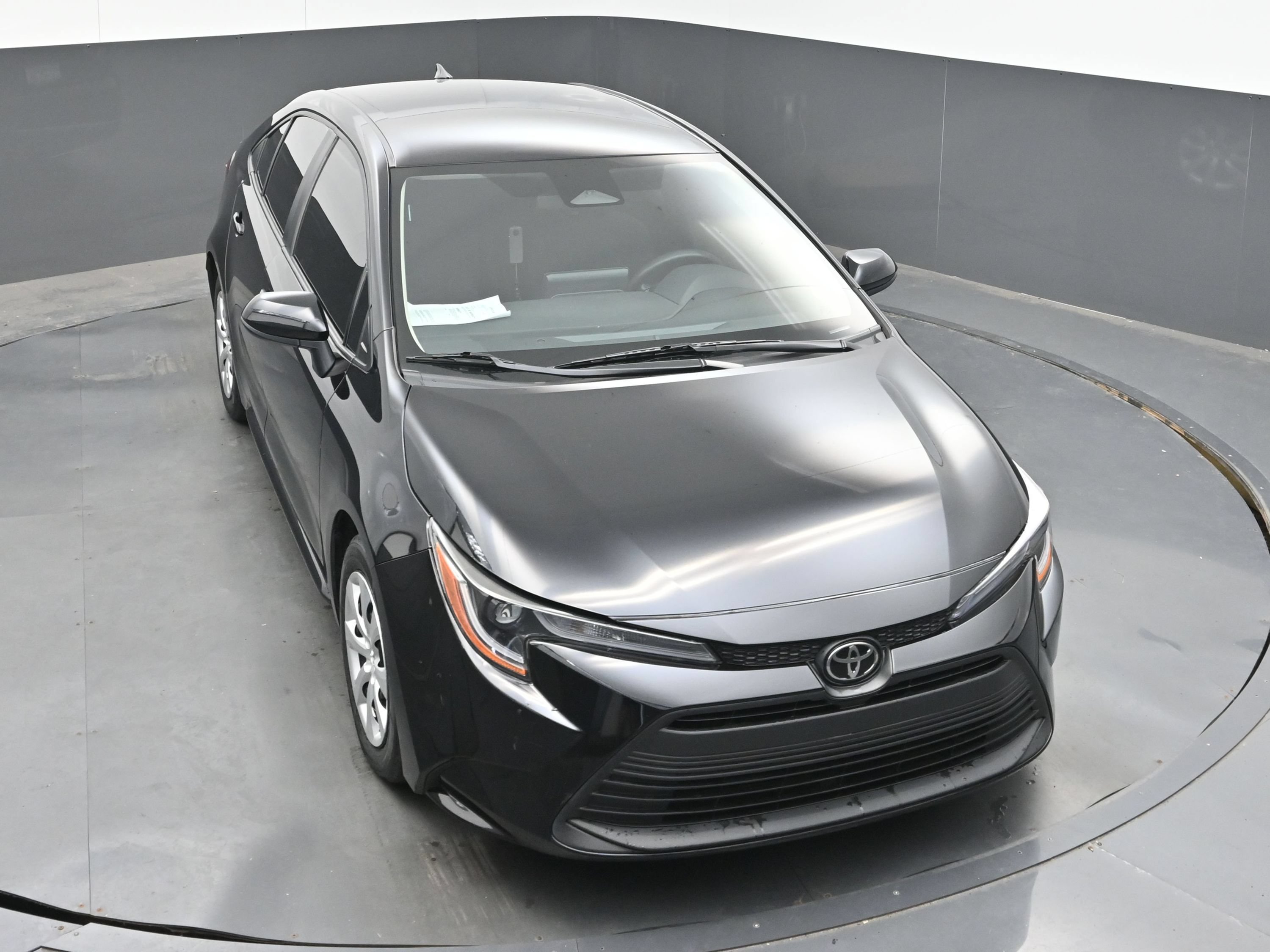 Used 2025 Toyota Corolla LE FWD image 32