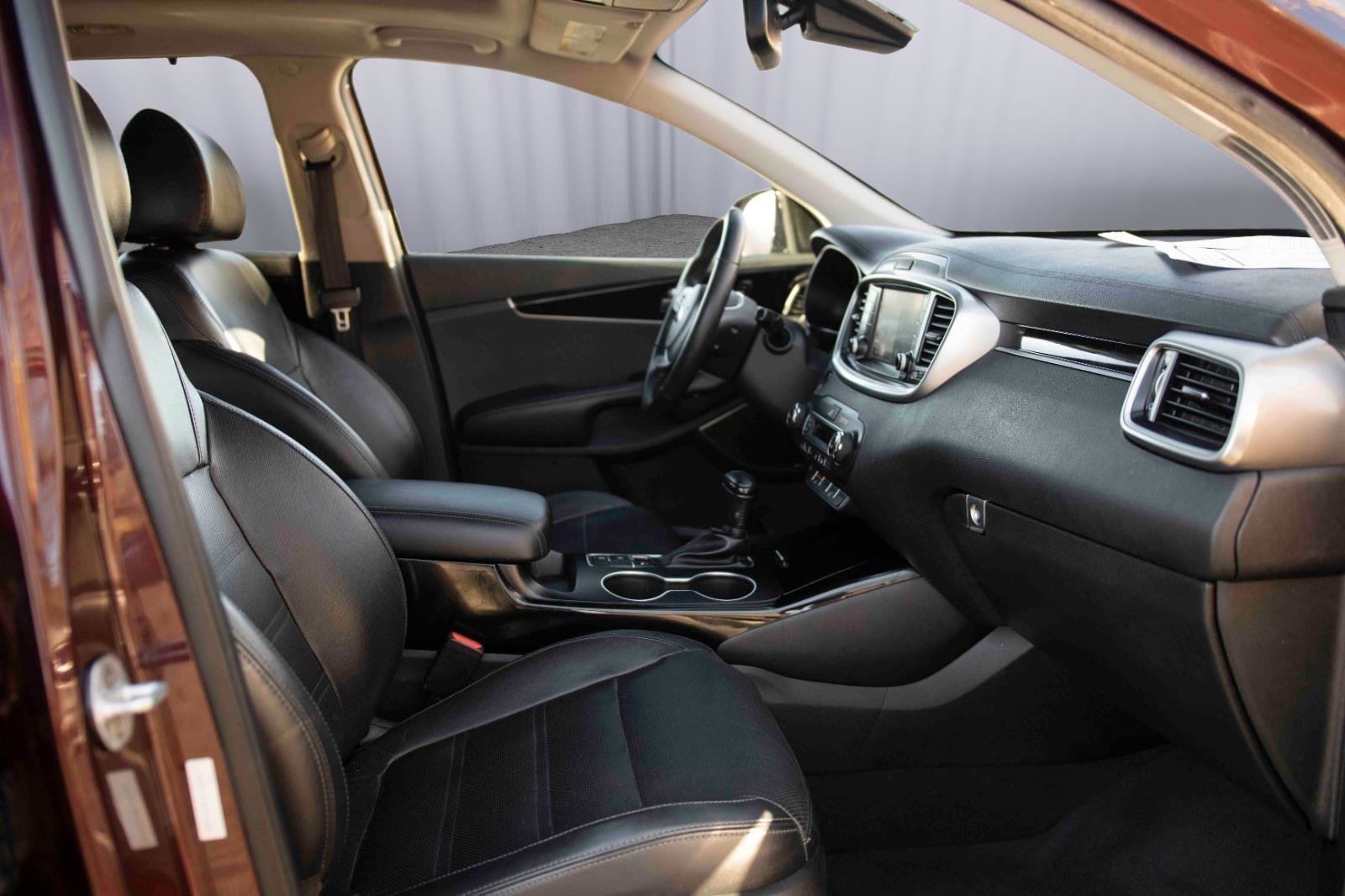 Used 2019 Kia Sorento SX image 18