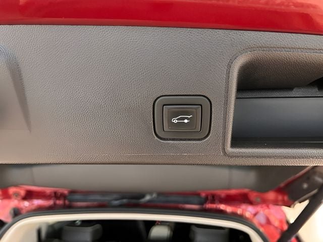 Used 2020 GMC Terrain Denali w/ Denali Premium Package AWD/4WD image 10
