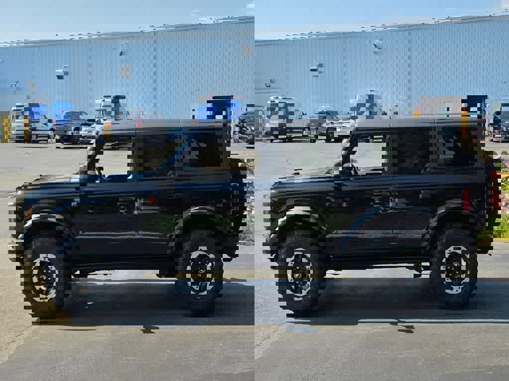 New 2025 Ford Bronco Badlands image 3