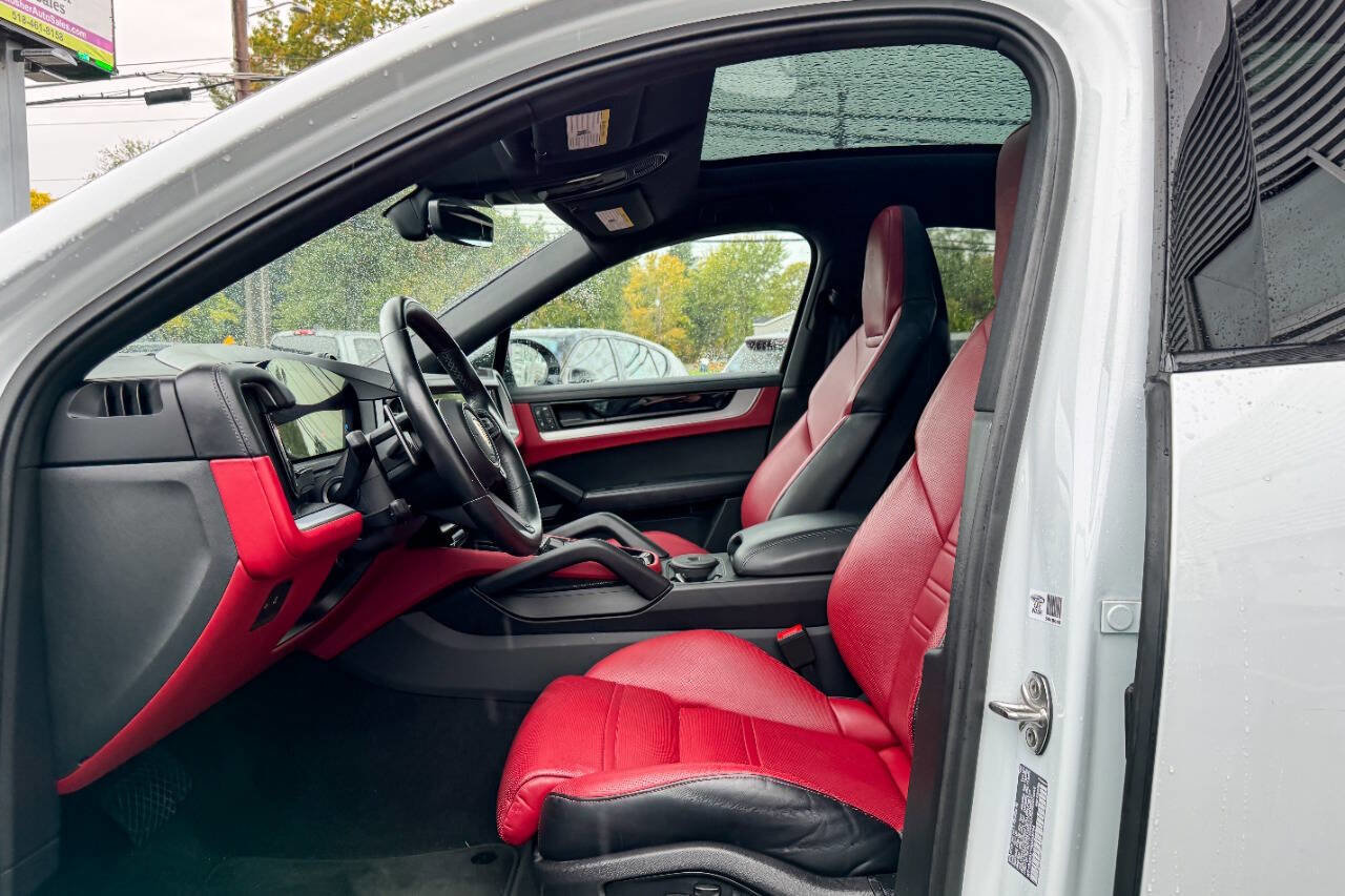 Used 2024 Porsche Cayenne Coupe image 18