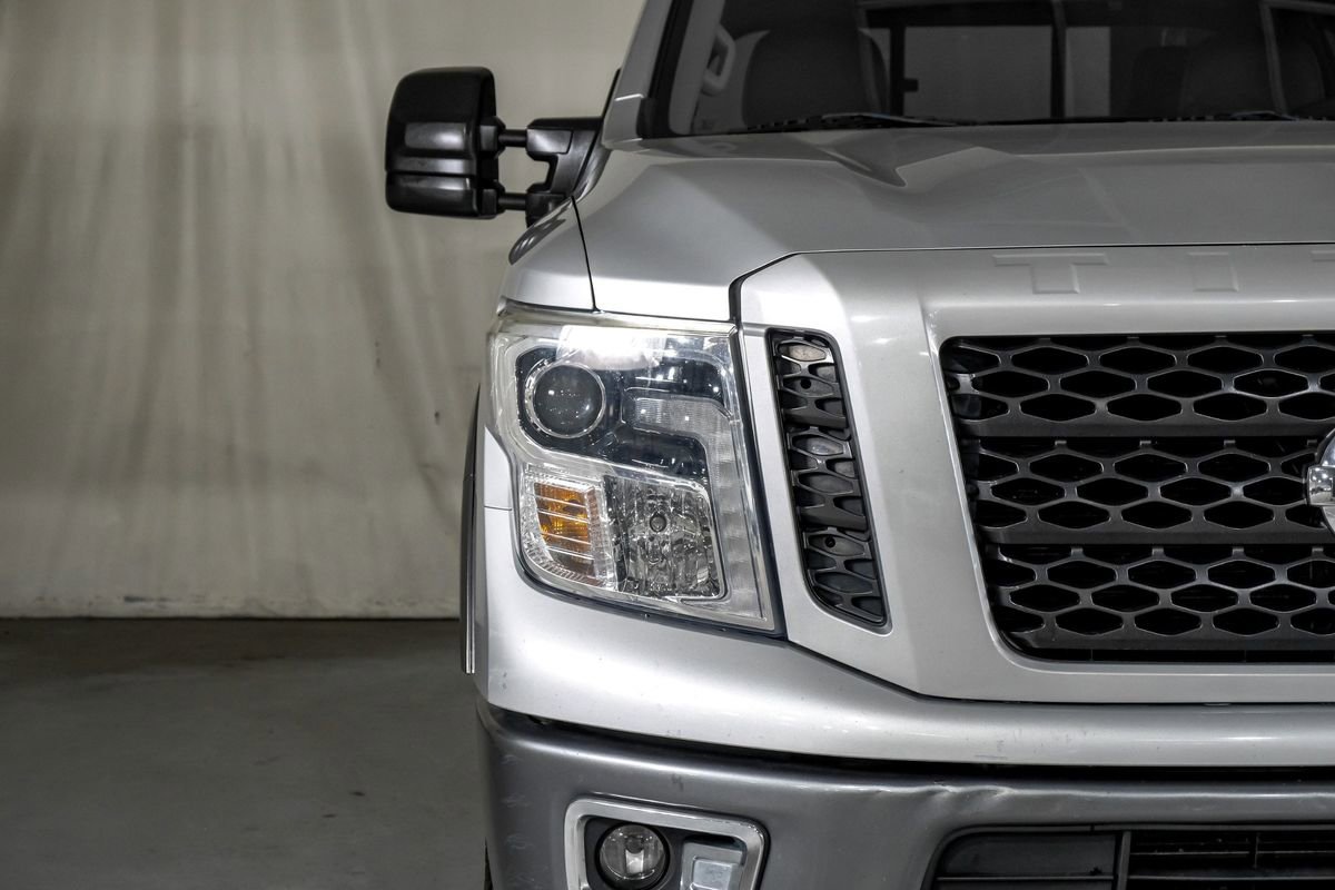Used 2019 Nissan Titan PRO-4X image 39
