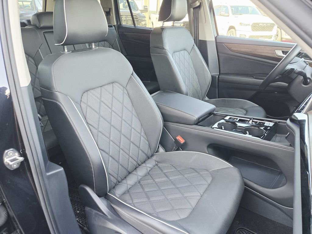Used 2024 Volkswagen Atlas SEL Premium R-Line image 19