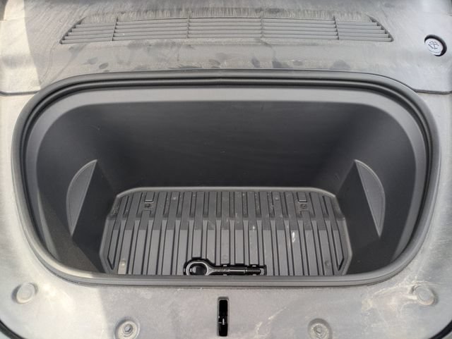 Used 2022 Tesla Model Y Long Range AWD/4WD image 27