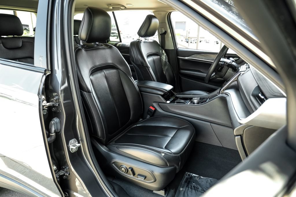 Used 2023 Jeep Grand Cherokee Limited AWD/4WD image 45