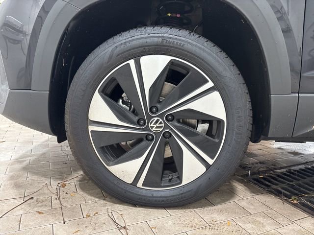 New 2025 Volkswagen Taos SE image 5