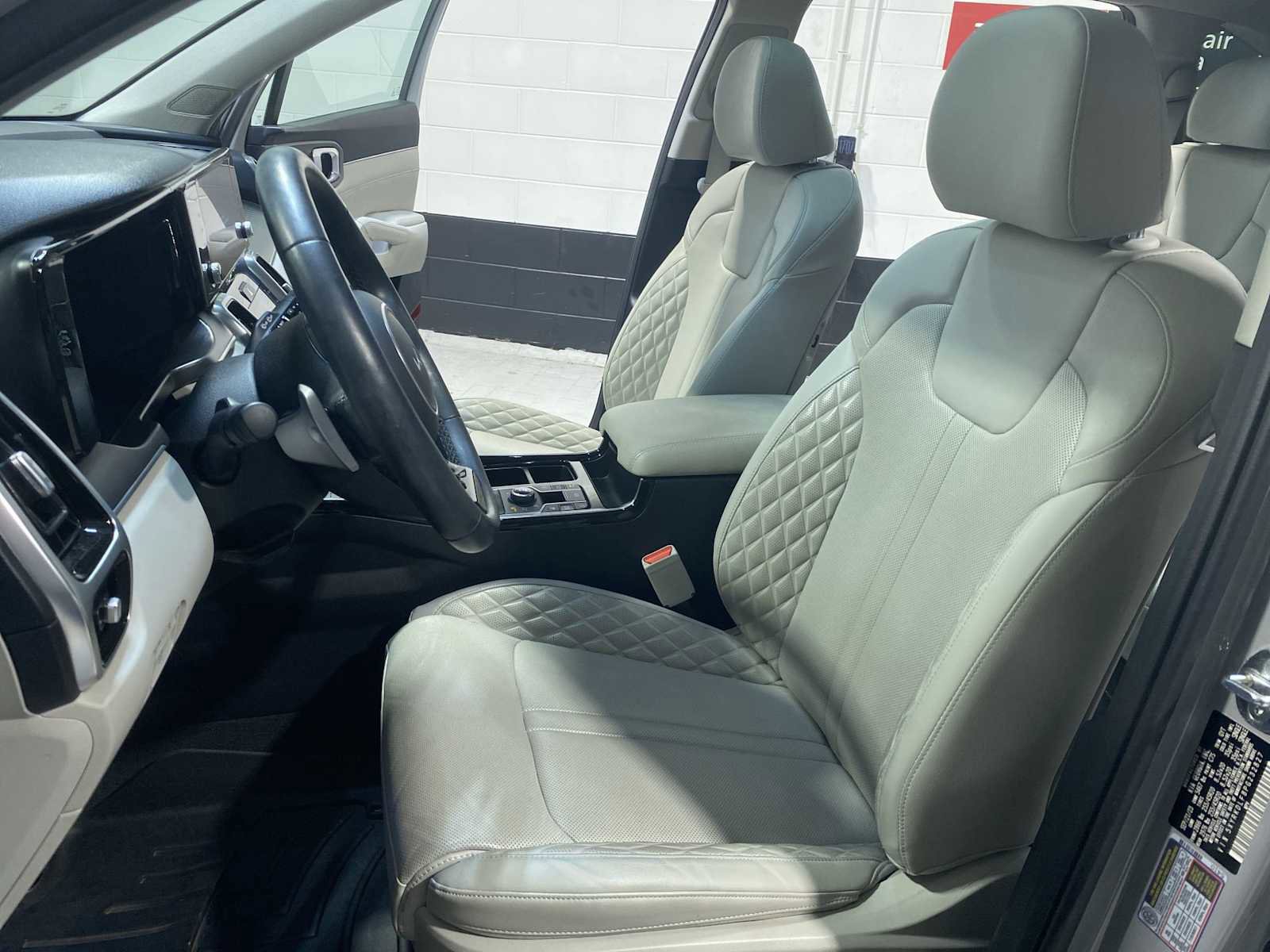 Used 2023 Kia Sorento SX AWD/4WD image 11