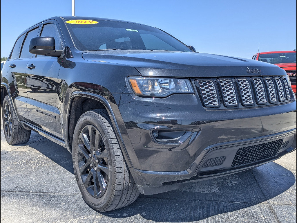 Used 2019 Jeep Grand Cherokee Altitude image 12