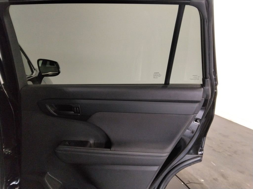 Used 2024 Toyota Highlander LE image 42