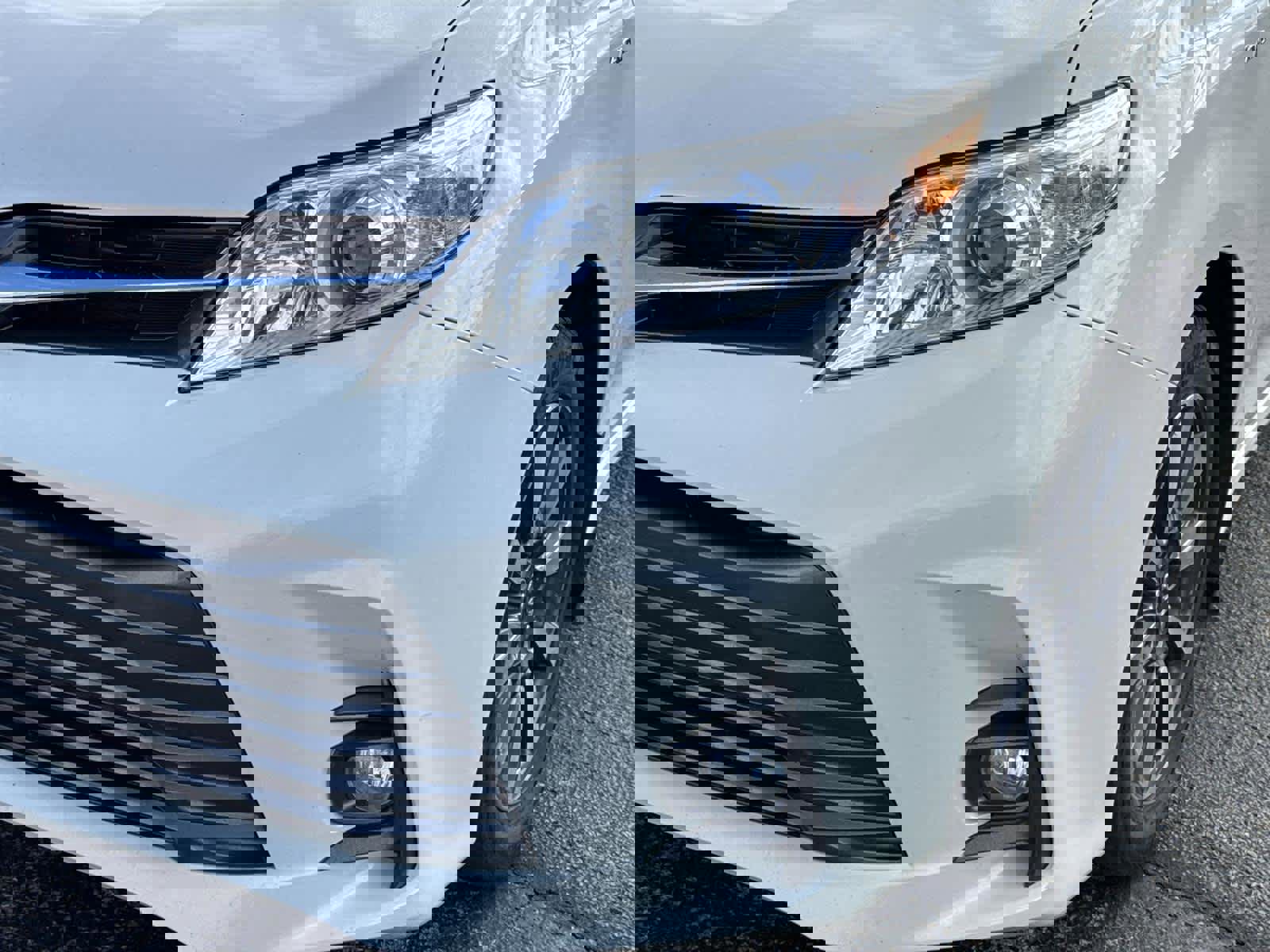 Used 2020 Toyota Sienna XLE image 9