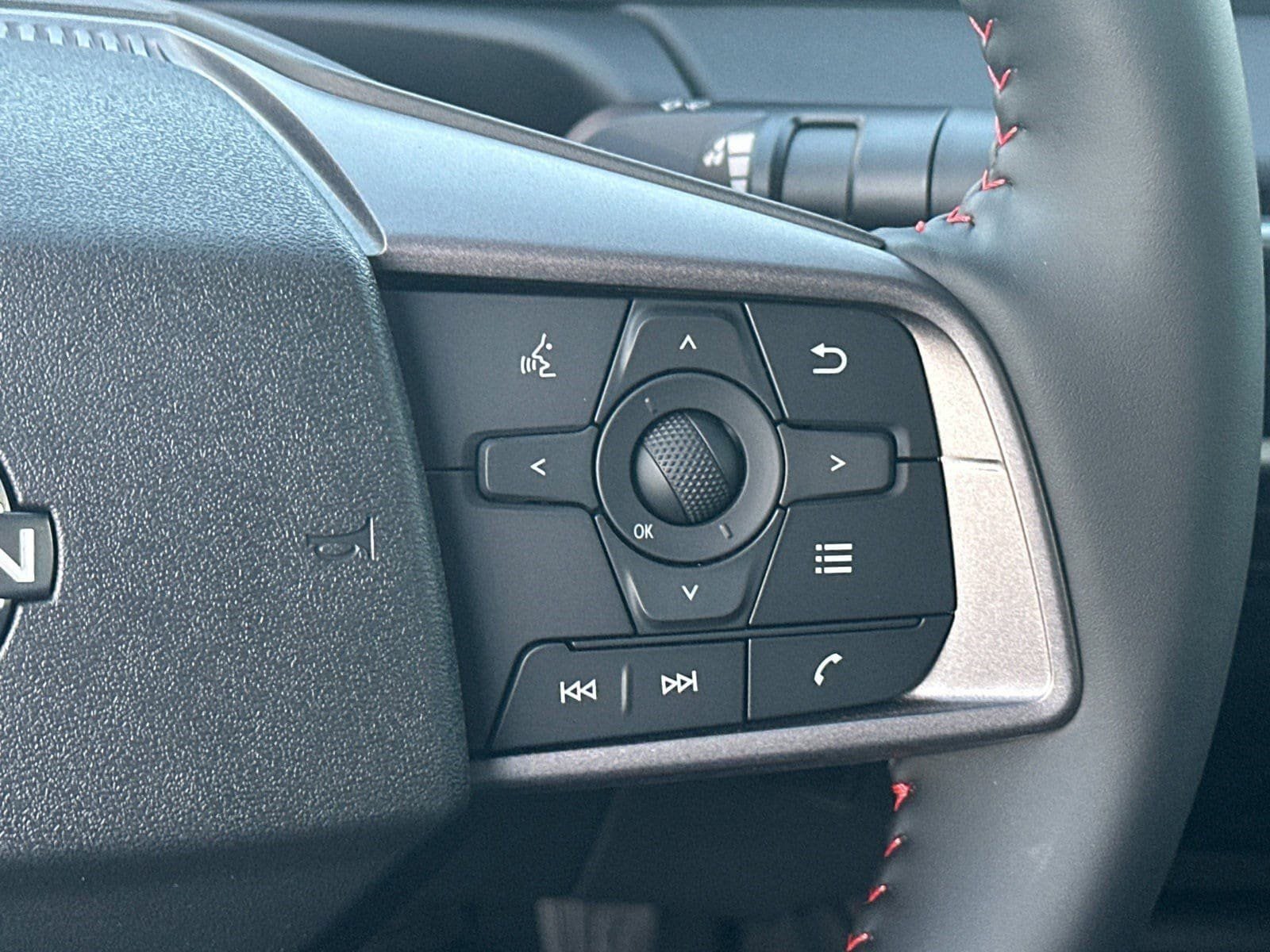 New 2026 Nissan Sentra SR w/ Floor Mat Package FWD image 25