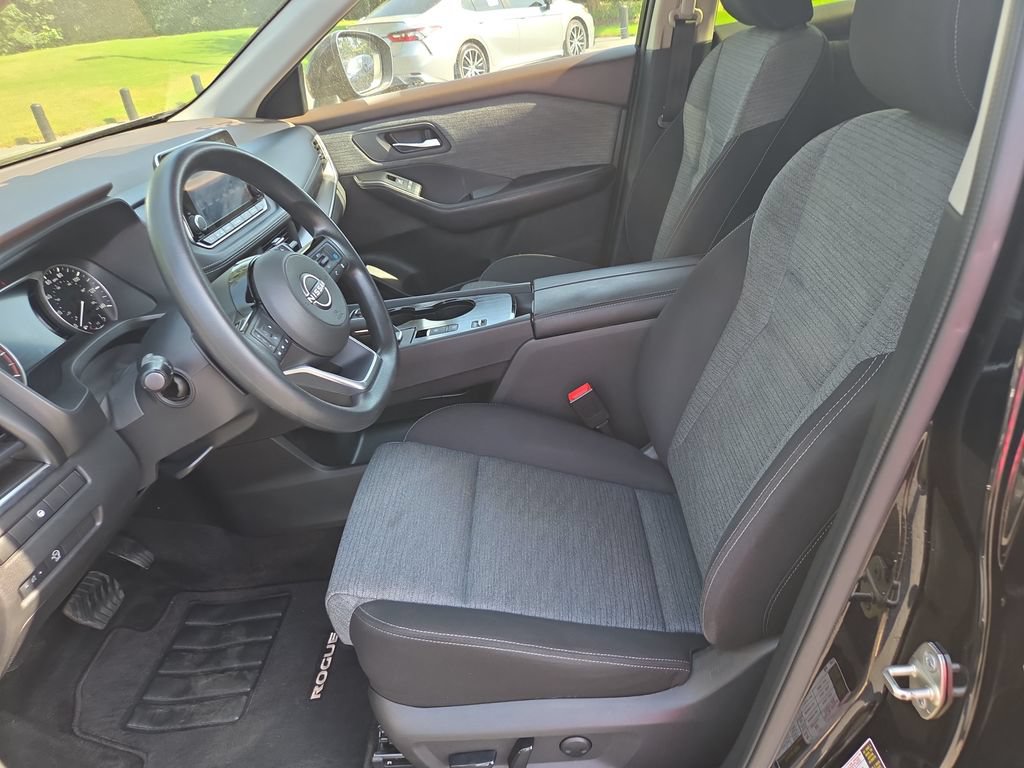 Used 2023 Nissan Rogue SV FWD image 10