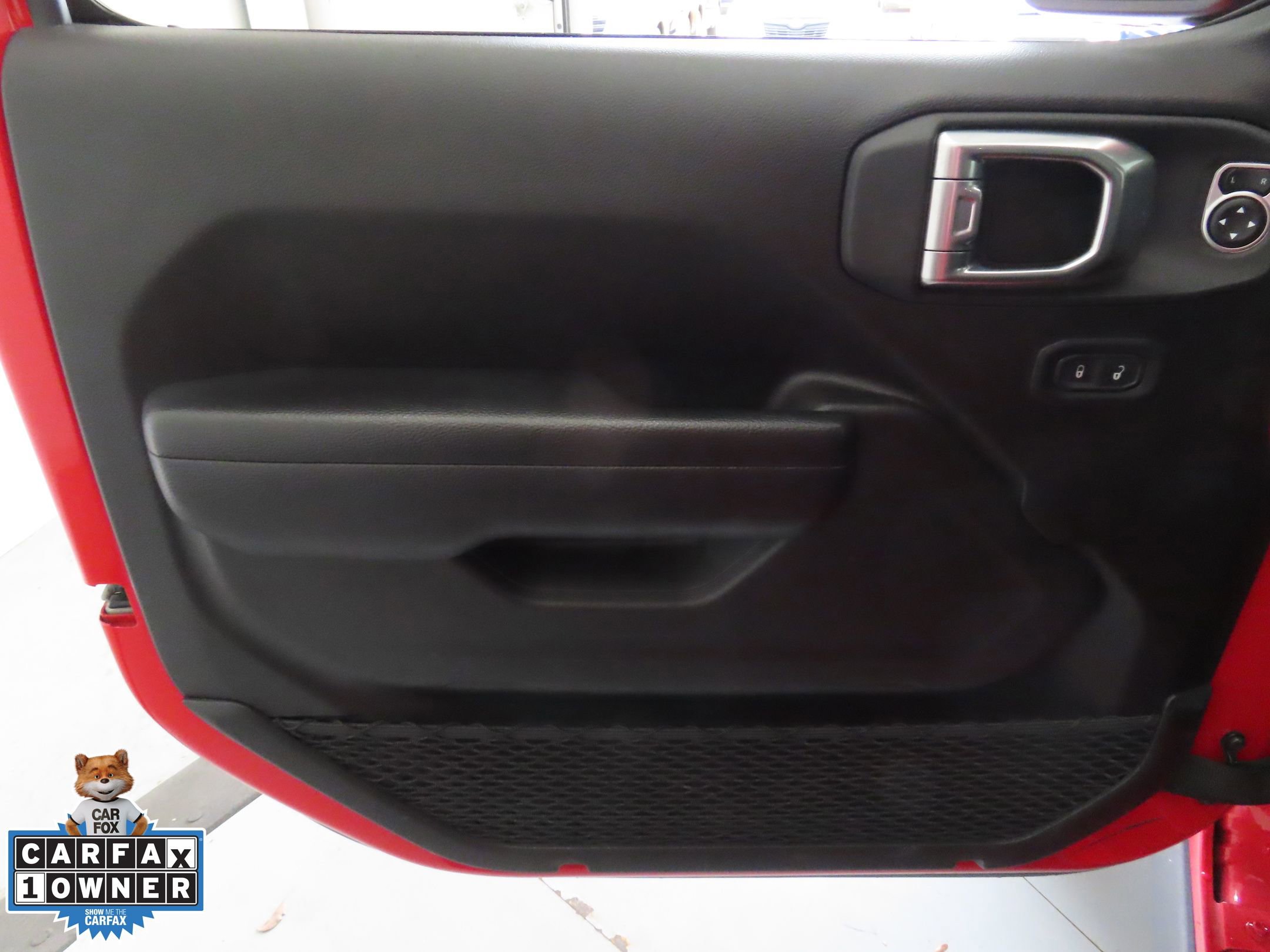 Used 2025 Jeep Wrangler Unlimited Rubicon AWD/4WD image 11