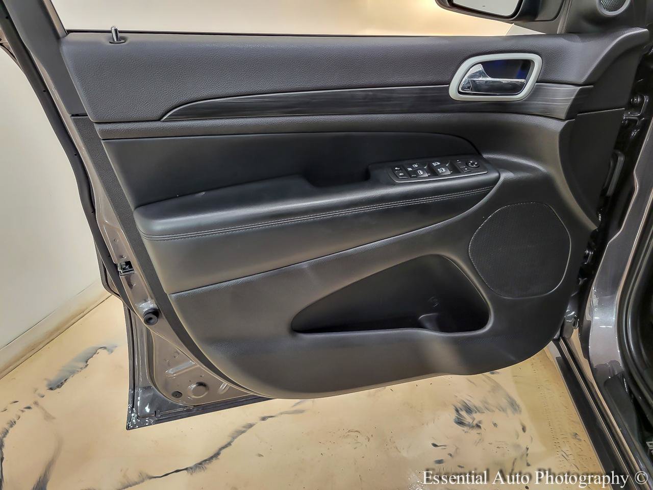 Used 2021 Jeep Grand Cherokee Laredo X AWD/4WD image 25