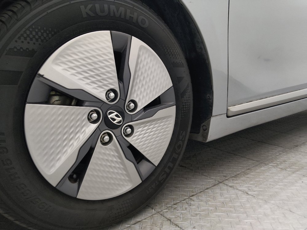 Used 2020 Hyundai Ioniq SE FWD image 31