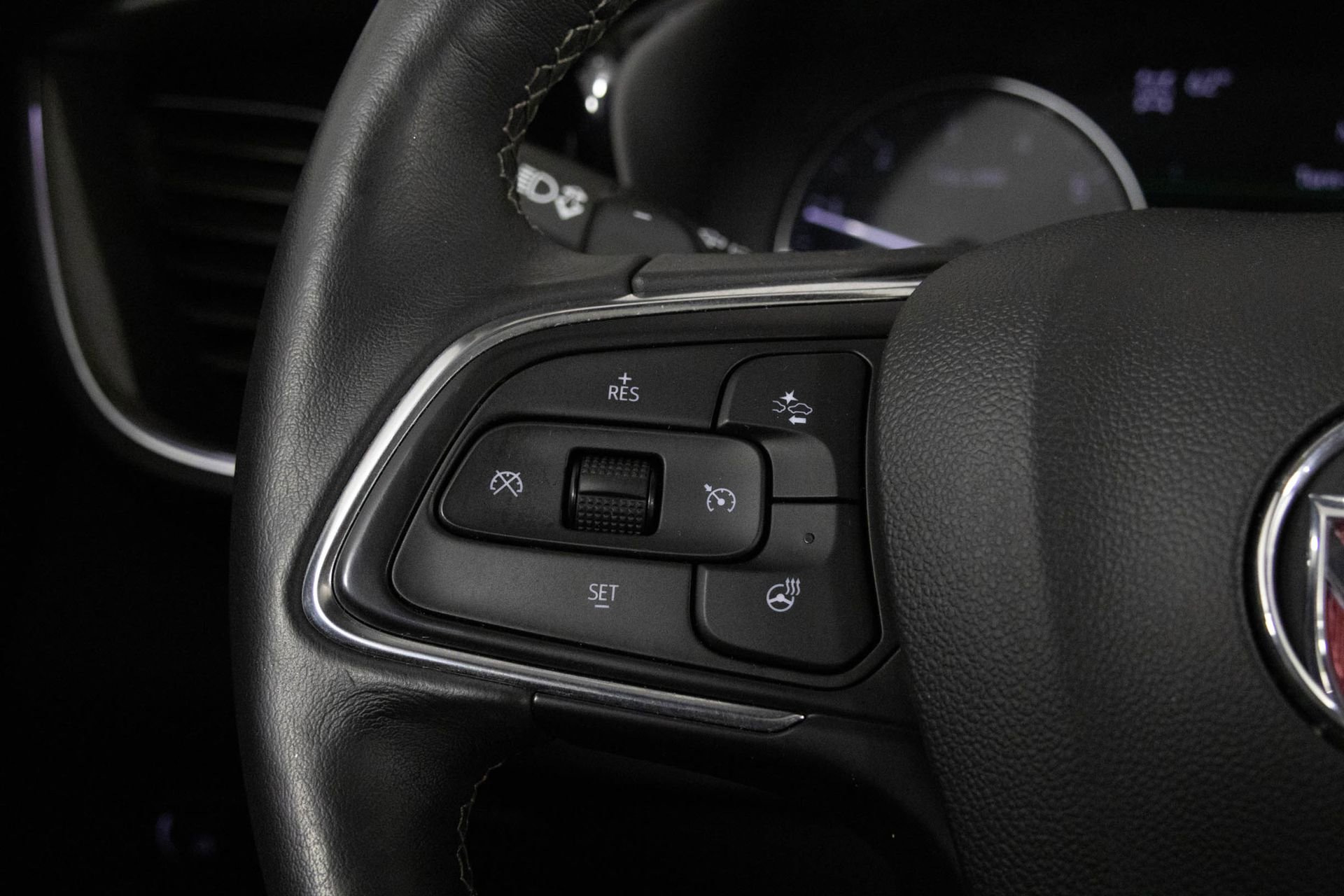 Used 2021 Buick Envision Essence image 29