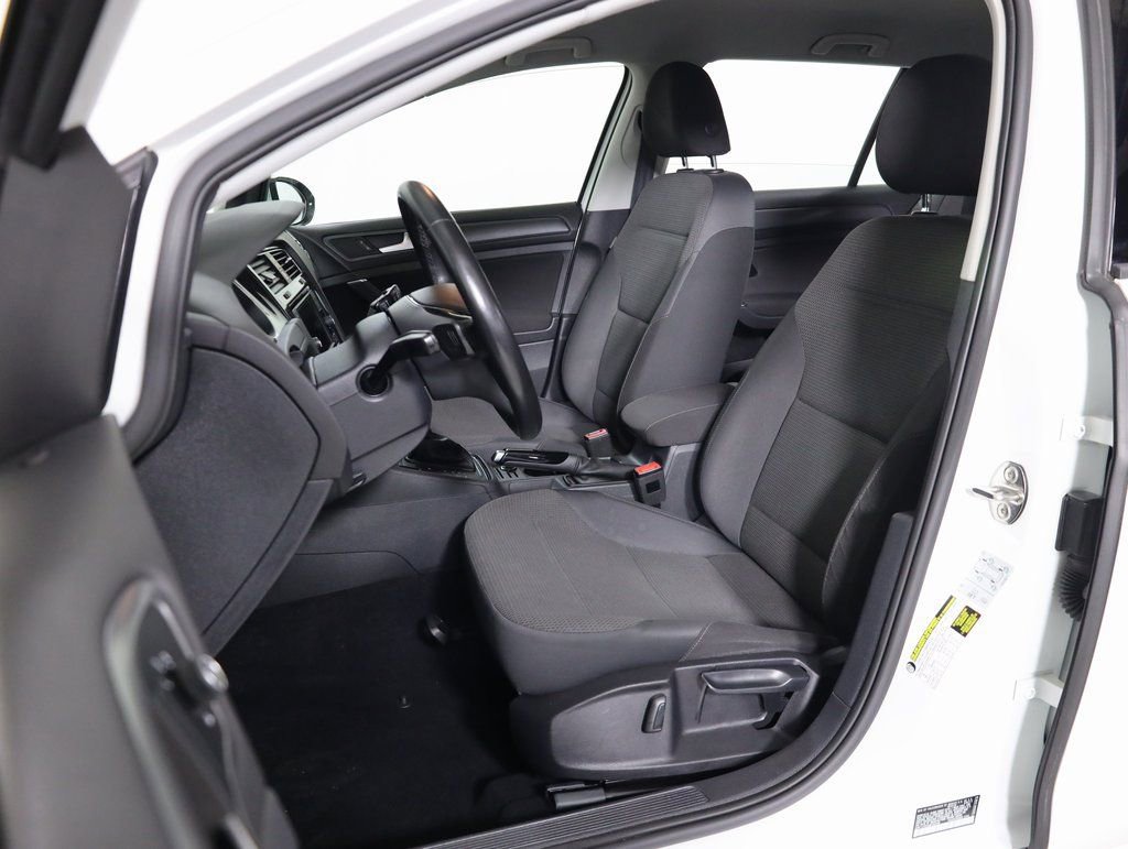 Used 2018 Volkswagen Golf S image 28