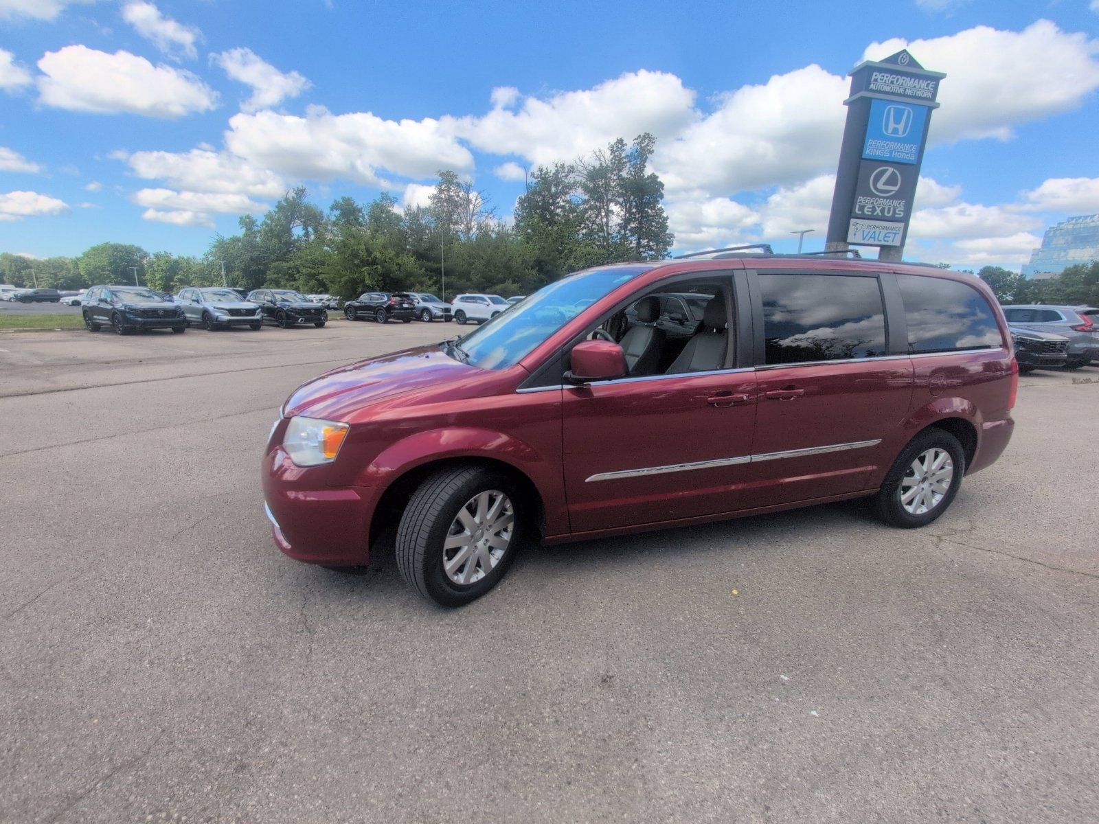 Used 2015 Chrysler Town & Country Touring FWD image 14