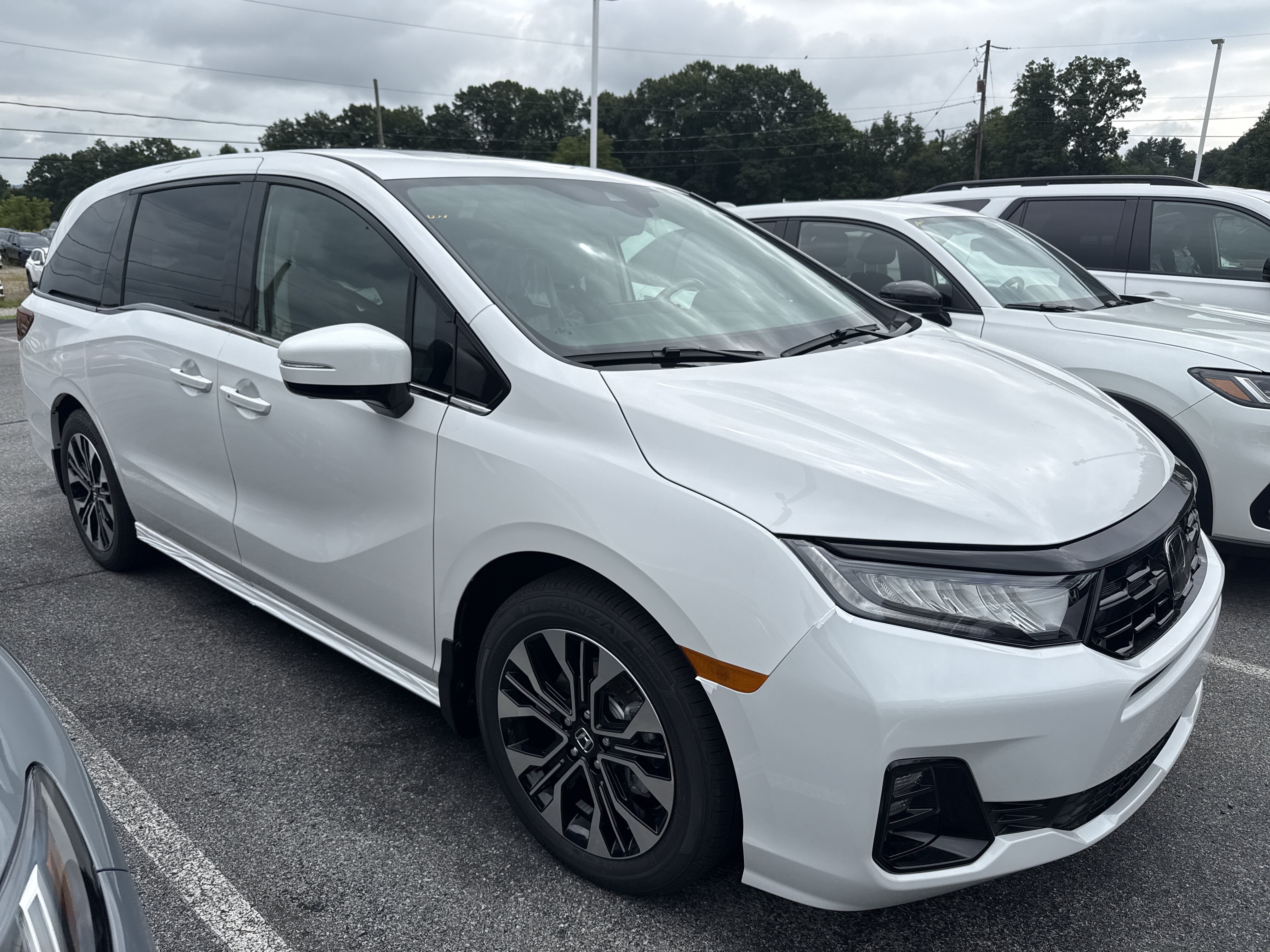 New 2026 Honda Odyssey Elite image 2