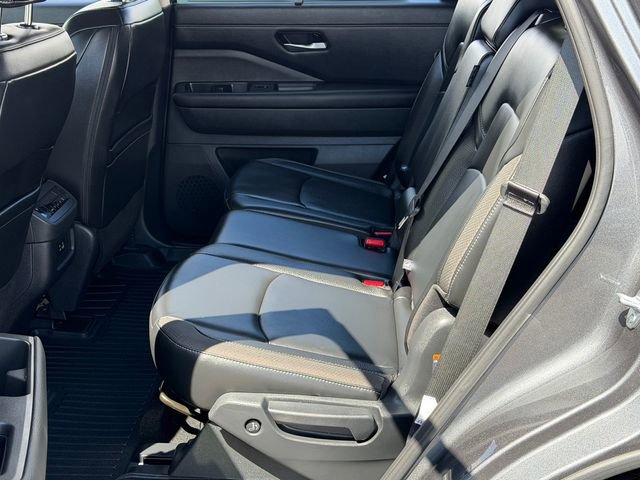 Certified 2025 Nissan Pathfinder SL FWD image 22