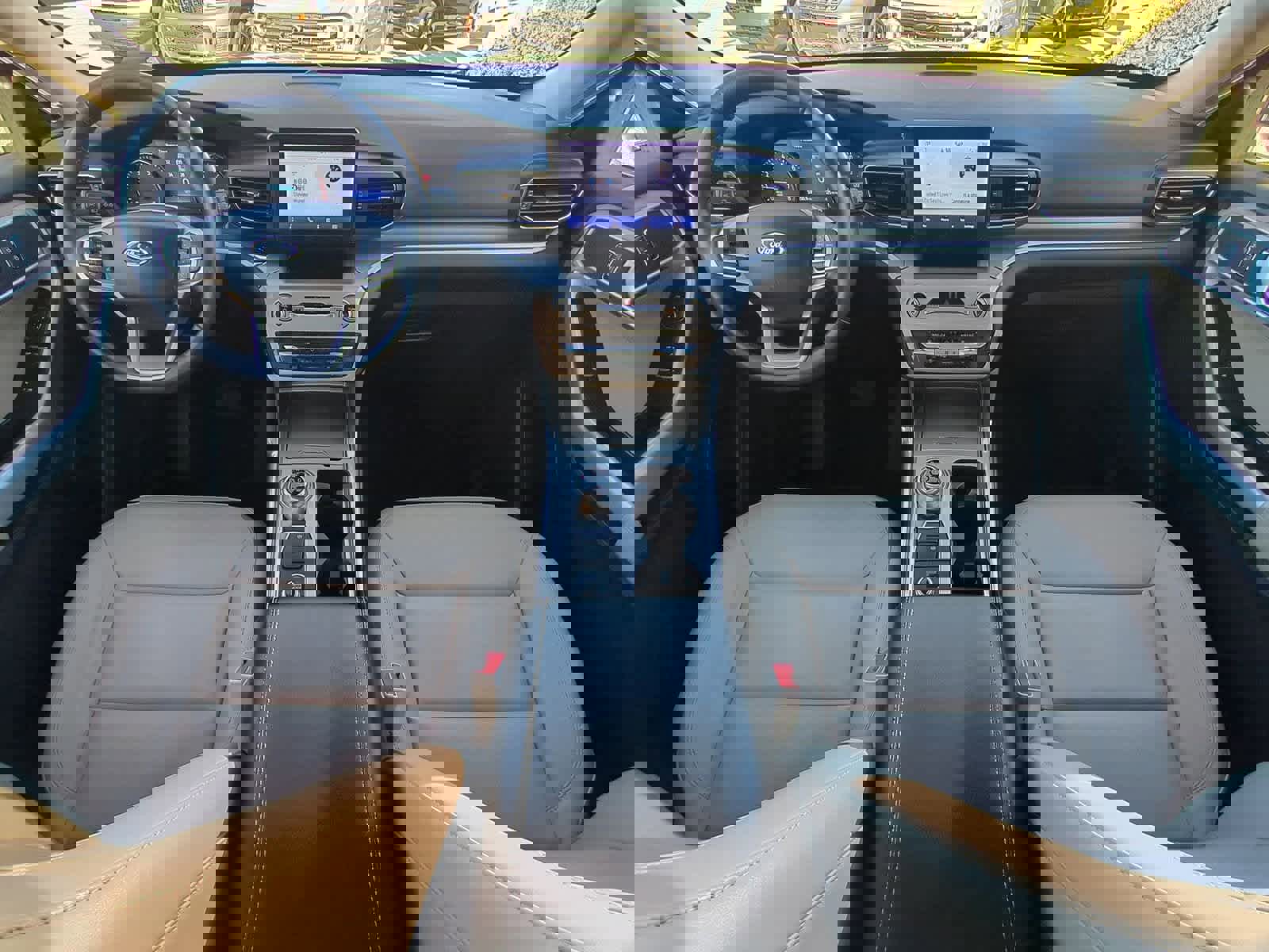 Used 2022 Ford Explorer XLT w/ Equipment Group 202A image 15