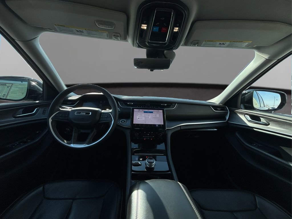 Used 2023 Jeep Grand Cherokee Limited w/ Luxury Tech Group II image 30