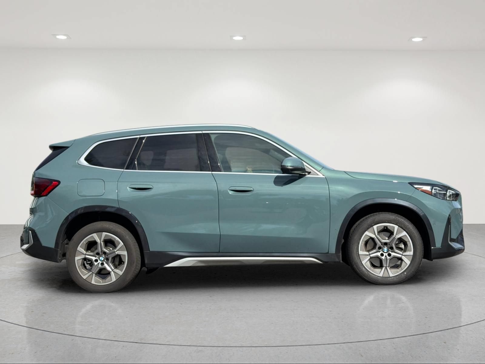 Used 2025 BMW X1 xDrive28i w/ Premium Package AWD/4WD image 6