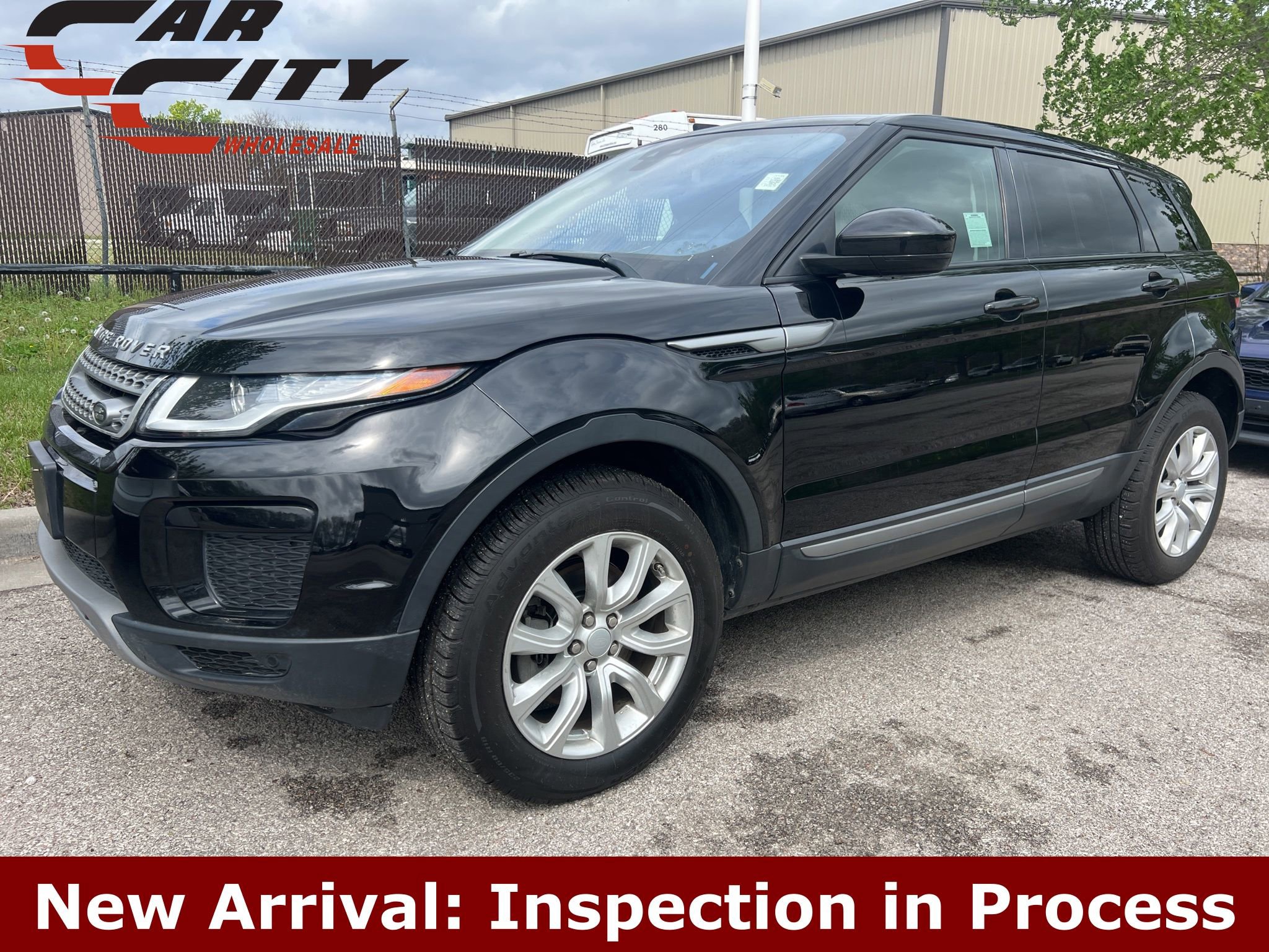 Used 2019 Land Rover Range Rover Evoque SE image 1