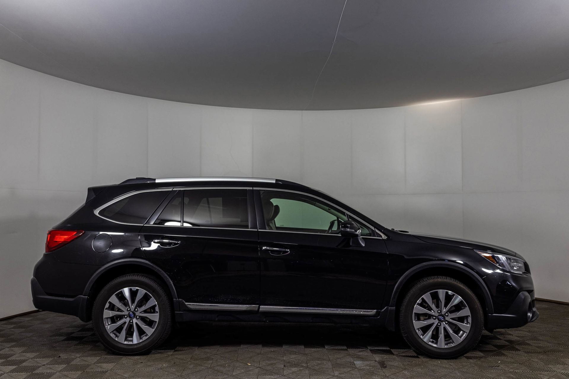 Used 2019 Subaru Outback 2.5i Touring w/ Protection Package #1 AWD/4WD image 19