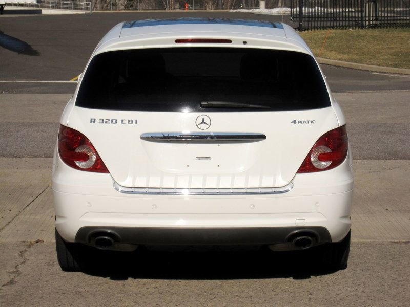 Used 2008 Mercedes-Benz R 320 CDI 4MATIC w/ P2 Pkg image 14