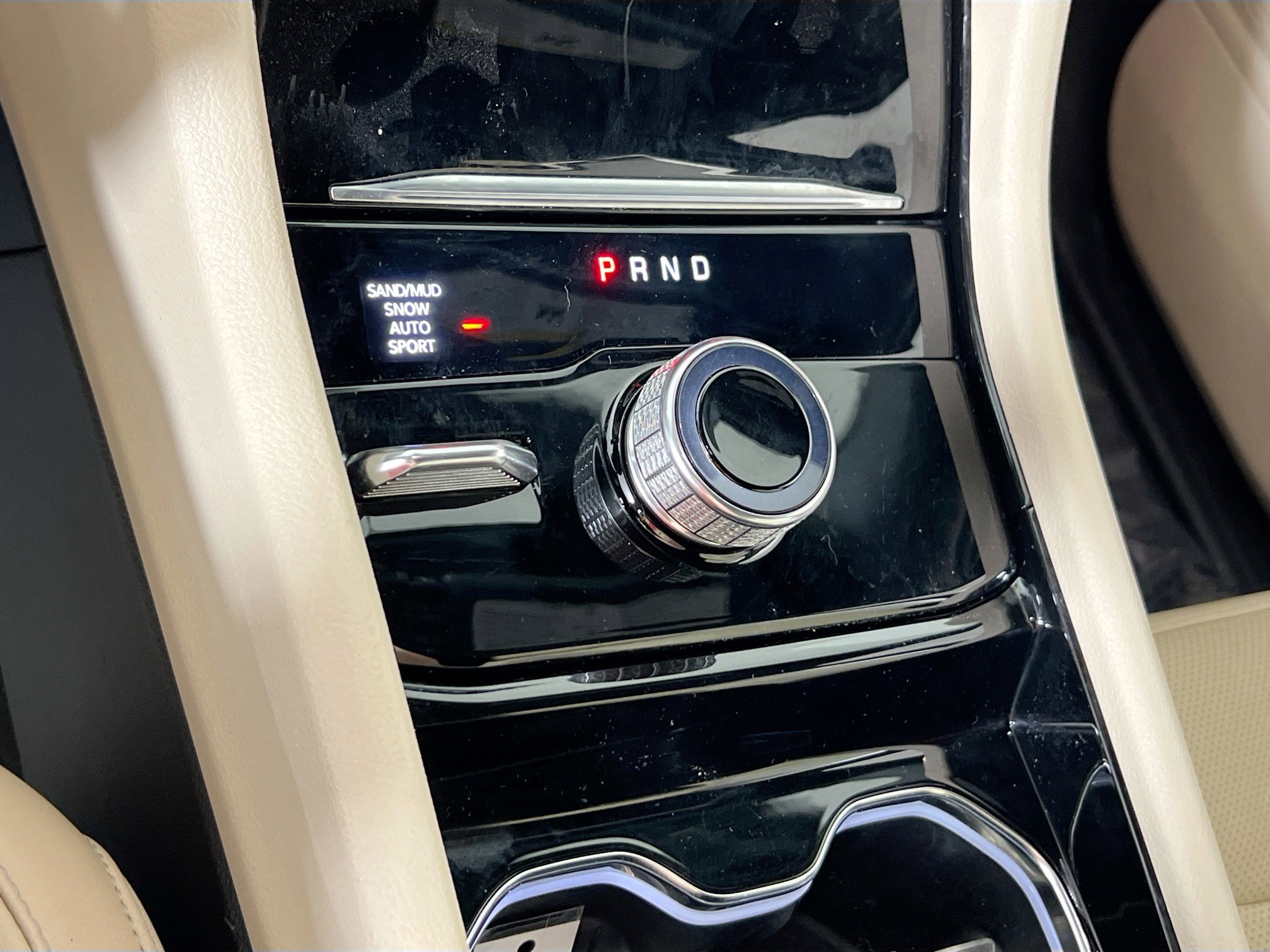 Used 2023 Jeep Grand Cherokee Limited w/ Luxury Tech Group II image 16