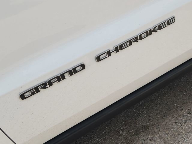 Used 2018 Jeep Grand Cherokee Laredo RWD image 30