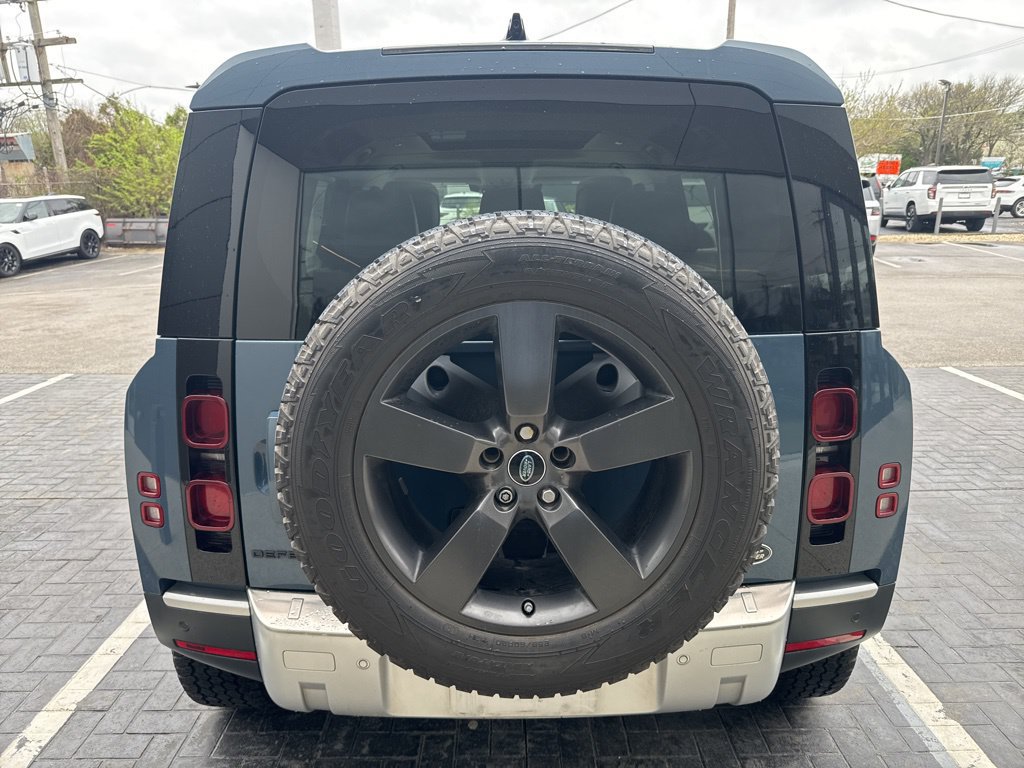 Certified 2020 Land Rover Defender 110 HSE AWD/4WD image 4